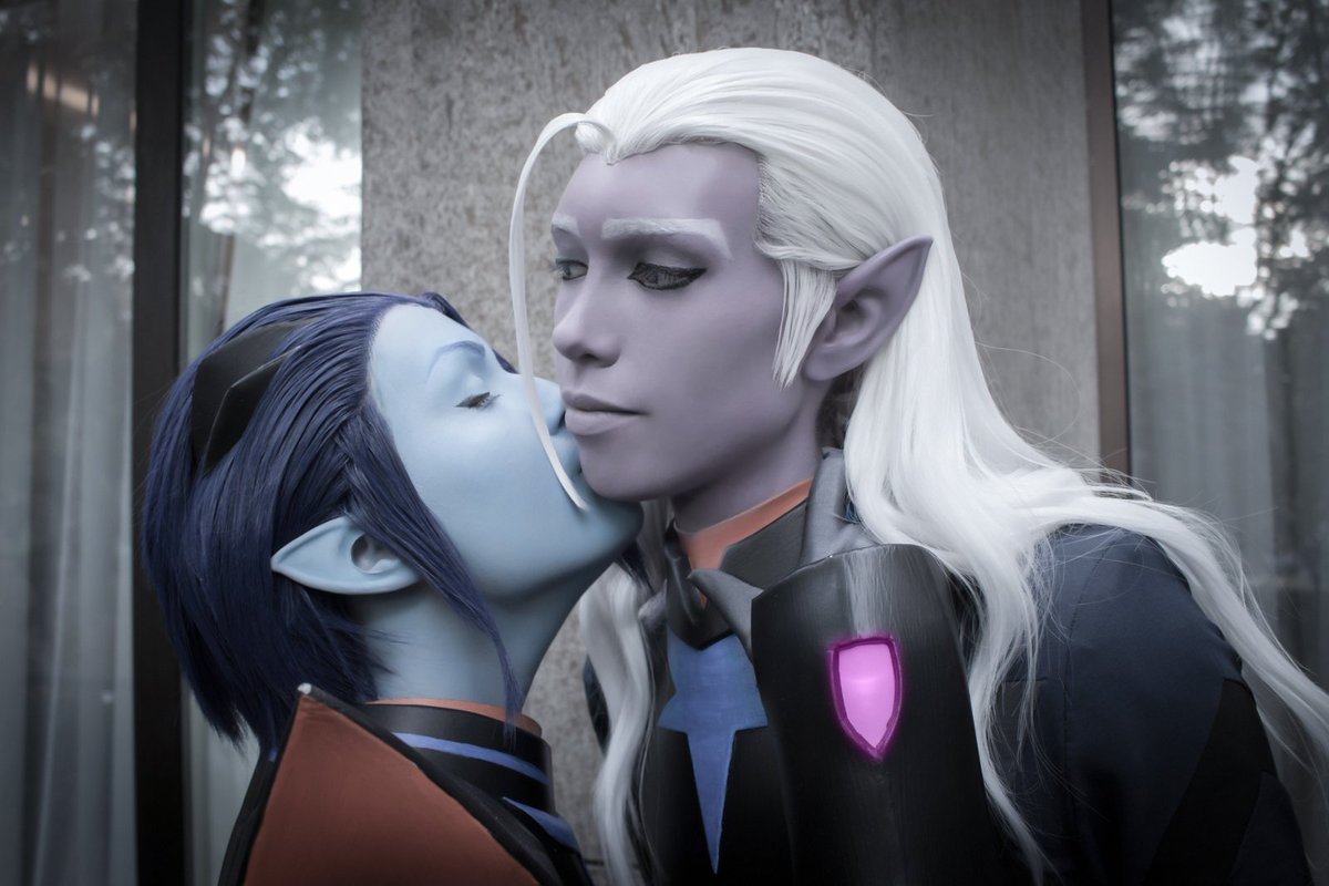 Xx_Abyss_xX's tweet photo. Me as #Lotor and @x_Brokkoli_x as Acxa
(#Connichi 2018, Saturday, Germany) 
I was worn out when the photos were taken.😵😵😵🤕🤒

 📷 Photo by @TheBlueBeast_ 💜
🎨 Edit by me

#Voltron #Cosplay #DeAhrel #VoltronCosplay #Galra #GalraCosplay #VoltronLegendaryDefender #PrinceLotor https://t.co/vYE3IUus6X