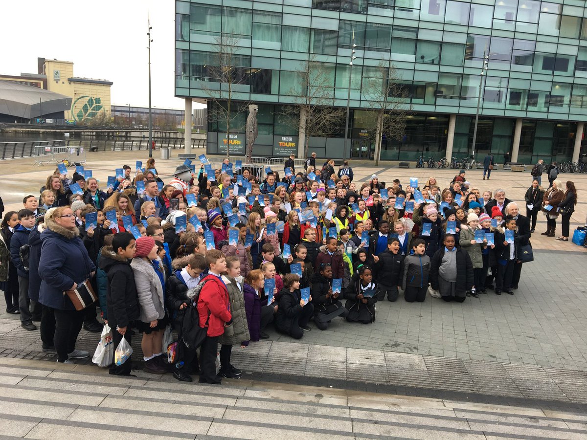 juliegas's tweet photo. Brilliant to see 500 children getting involved with @TheSnowmanWalk @MediaCityUK @wildinart  thanks to all taking part; make sure you do the trail over Christmas https://t.co/v4aIRl2zCC