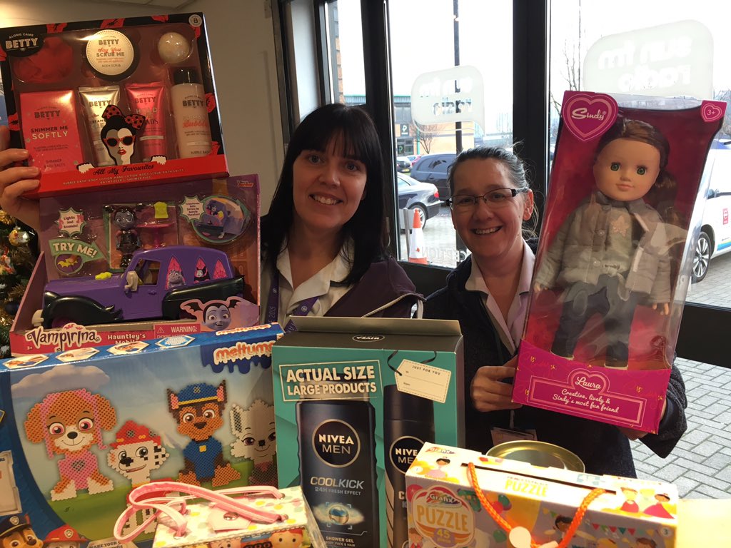 Thank you to the lasses from The Avenue Pharmacy for their contribution 

#SunFMToyAppeal 

Please donate if you can 😍🎁