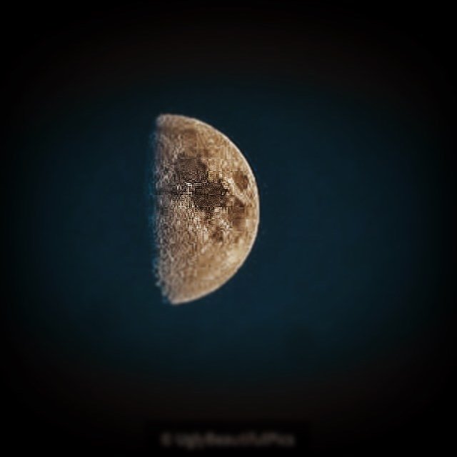 BeautifulUglies's tweet image. #moon #moonsofinstagram #moonofearth #lifeofasocialworker #uglybeautifulpics #beautifullyuglypics #nightphotography #lookingup #mybackyardview #outerspace #wearesosmall