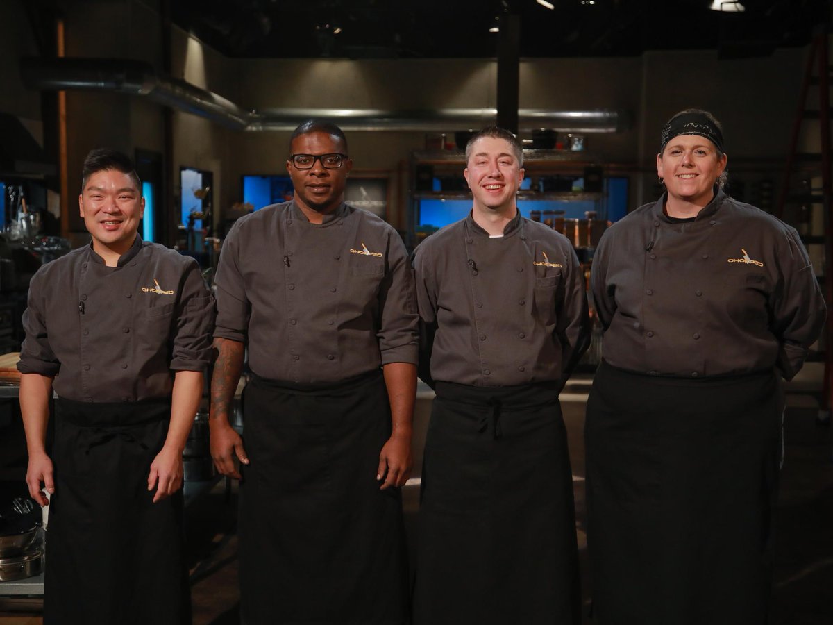 FoodNetwork's tweet photo. Four chefs who almost won it all in high-stakes tournaments return in search of redemption on an all-new #Chopped tonight at 9|8c! https://t.co/AsRexWrwYU
