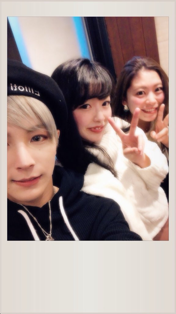 rexile_dnc's tweet photo. 年越すまでに集まれてよかたヽ(^0^)ﾉ
朝までたのしかった🌈 また来年✌🏽️✌🏽️
きんよーびの話👐🏽 https://t.co/LOO54wdKnP