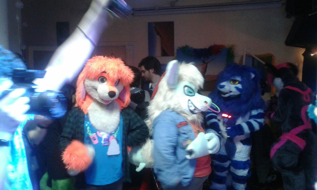 furrynightok's tweet photo. Todos esperando para el photoshoot #fn2018 #furryfandom #furrynight #fursuit #fursuiters https://t.co/XEgWJQaDlU