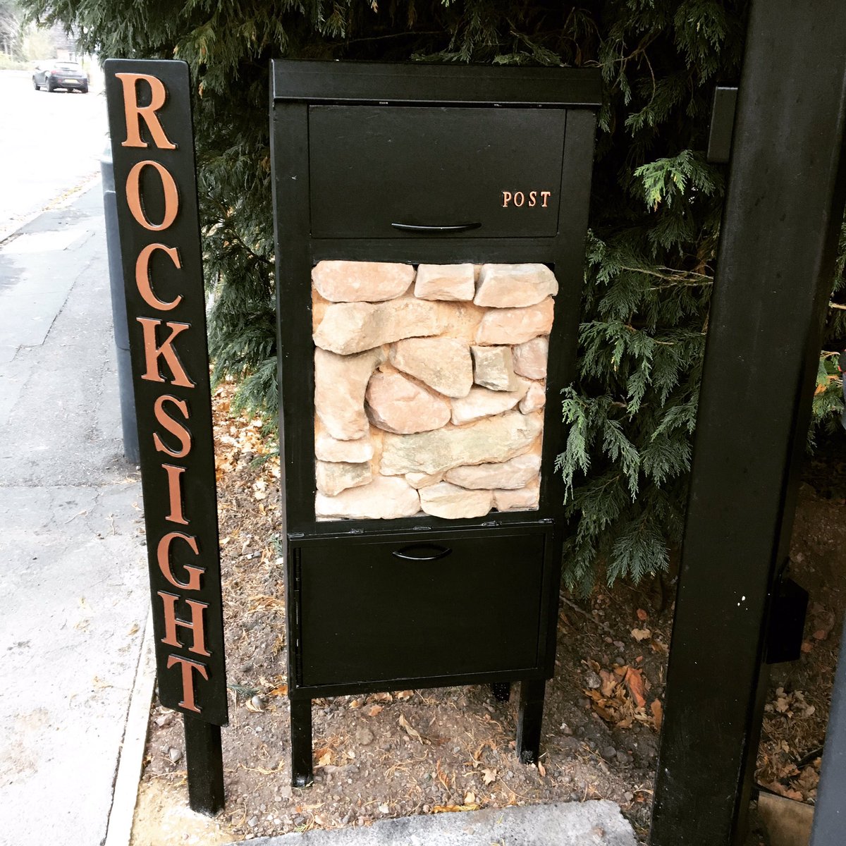 GAVDevelopments's tweet image. The most high-tech post box we’ve ever made. 
With internal lights, an internal camera, and a keypad controlled electric lock. #OTT #PostBox #Sandstone