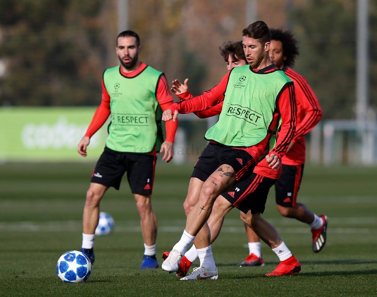 #Solari ha contado para este entrenamiento con los jugadores del #RealMadridCastilla #JaviSánchez, #Cristo y #FranGarcía. La sesión comenzó con trabajo físico de calentamiento para, a continuación, ejercitar la posesión del balón y la presión. #RealMadrid #CiudadRealMadrid