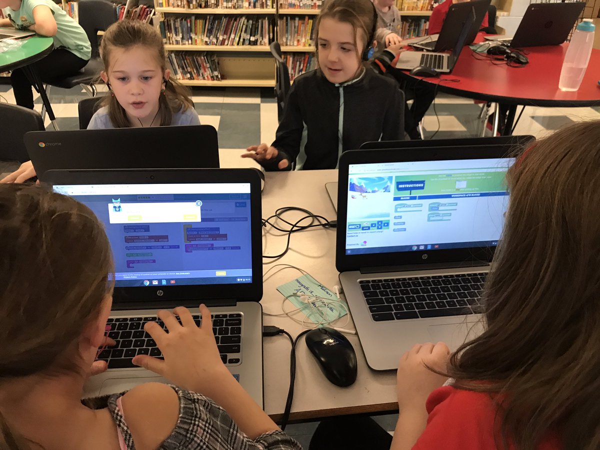 CoachPeteNL's tweet image. Coding with Ms.Tilley in Gr.4 #HourOfCode #futureProgrammers #ComputerScienceWeek #codingNLESD @NLESDCA @holyfamilyscho2