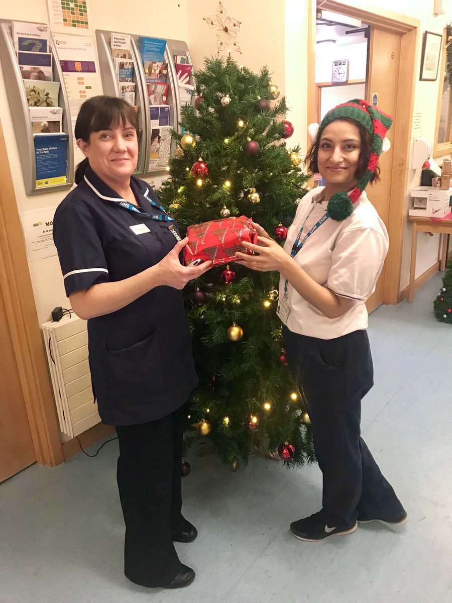 Our elf Isha has been working hard on the ward and gave the #staffthankyou to Dana our Deputy Sister on Day 11: let someone else go first today; in a queue, traffic or opening a door - make someone feel special 
@MRowlandPhysio @LPTHWB @actionhappiness 
#elfie #workwellbeing