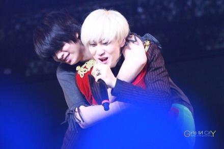 deviljae89's tweet photo. ชิปมาหมดละ ตั้งแต่ #HanHyuk #WonHyuk ไล่มาจนถึง #HaeEun แต่ถ้าถามว่าโมเม้นท์คู่ไหนที่ชอบแล้วก็อยากเห็นมากที่สุดก็ยังคงเป็น #HeeHyuk 😂 ดีใจทุกครั้งที่เห็นเขาเล่นกันอ่ะ จากคนที่ไม่สนิทกัน(เพราะอีทงเฮนั่นแหละ😆)กลายมาเป็นเพื่อนรัก น้องรักกันนี่ไม่ใช่ง่ายๆไง 😂 #heechul #Eunhyuk https://t.co/Wz8QXqwU1N