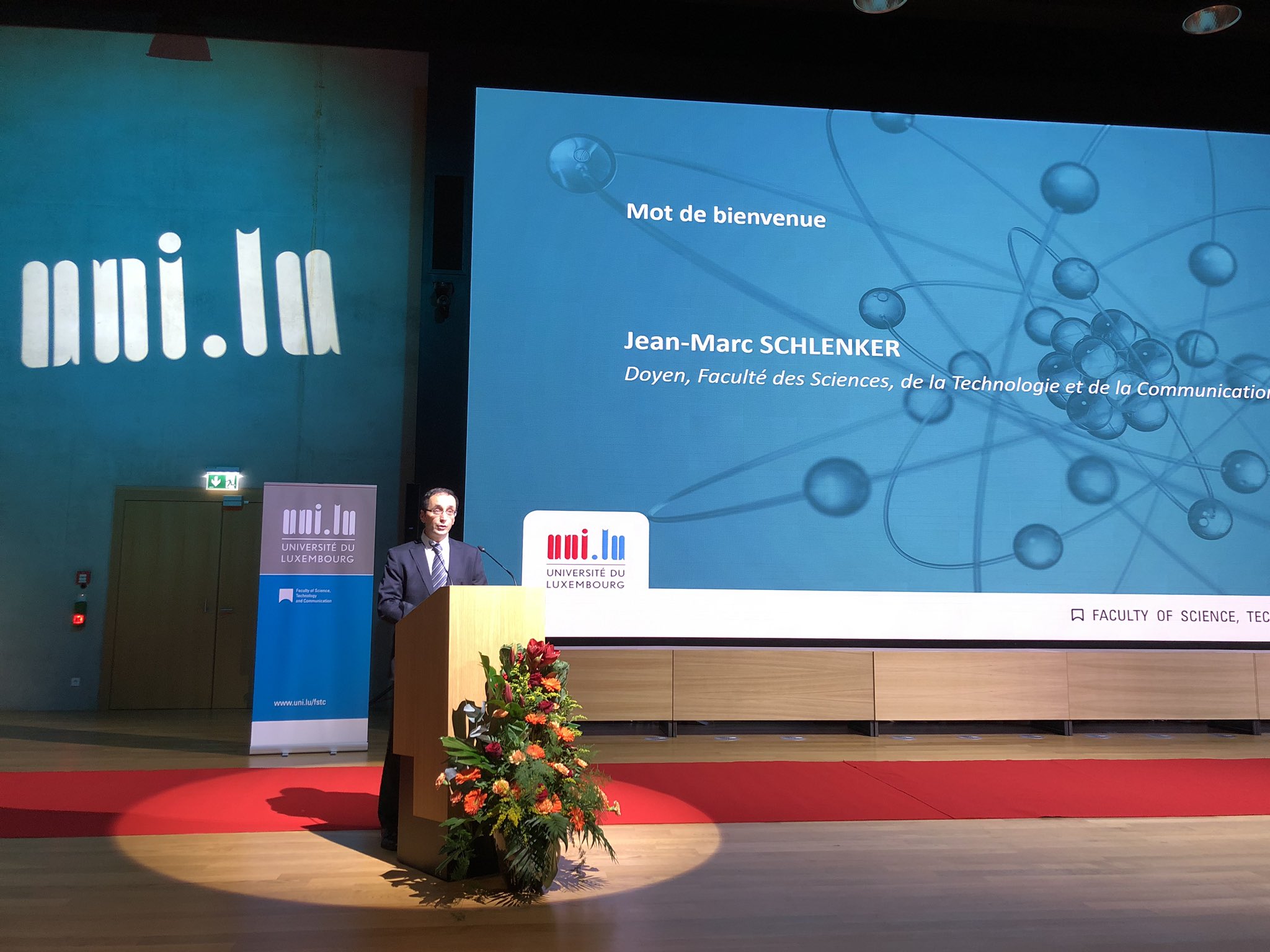 Uni Lu Da Vinci Award Luc Ohles Laurent Sturm Awarded By Olivier Georges Secretary Of The Da Vinci Association Uni Lu Graduation T Co Ejchc1irnr Twitter