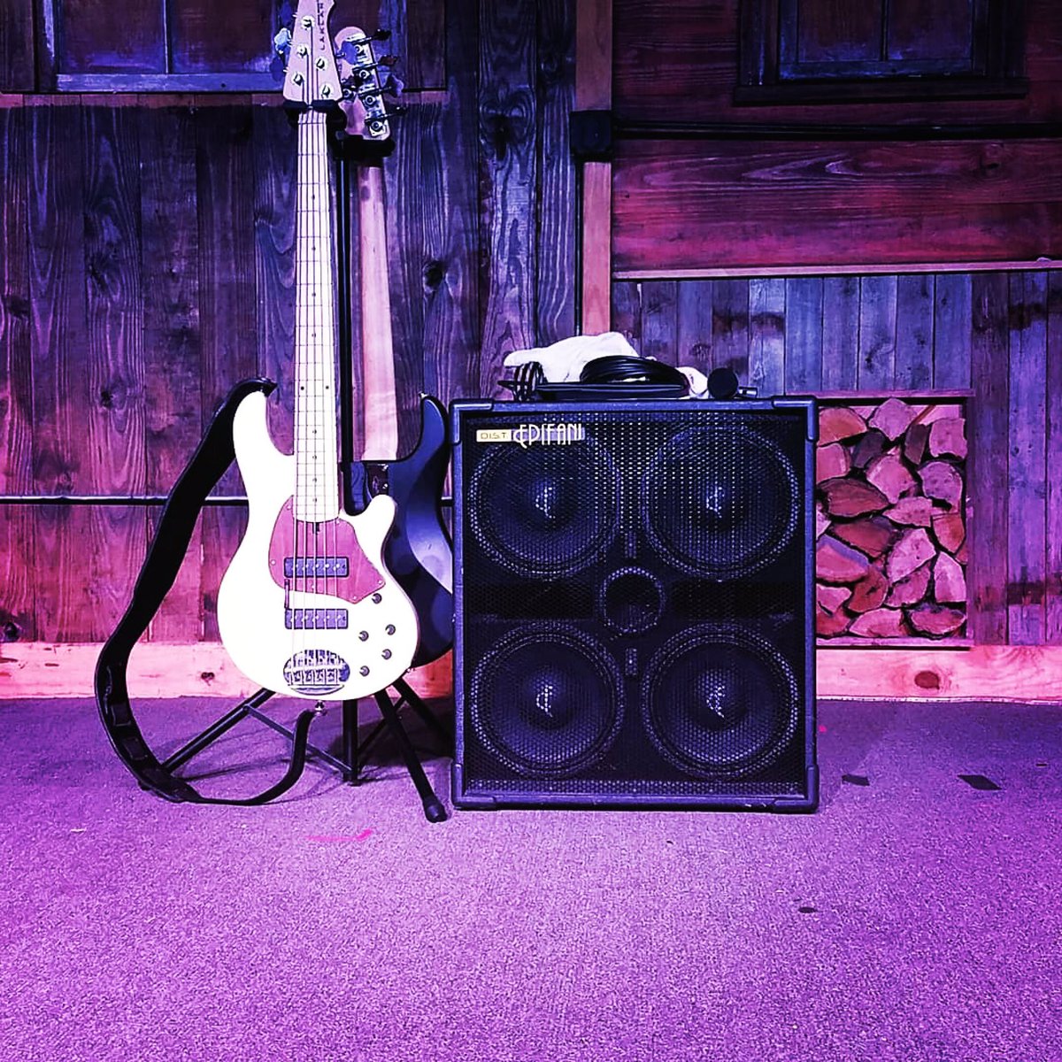EpifaniAmps's tweet photo. πΈ by new #EpifaniArtist @randy_barnette_ π€π #DIST 410 dual-impedance #bass #speaker cab.
@nordstrandaudio @laklandbass @curtmanganstrings @vibe9mike @weareeminence #legendarytone #JakeWorthington #Epifani #LegendarySound #NiceRig #bassamp #bassist #bassguitar #bassplayers https://t.co/4WUV75jMg8
