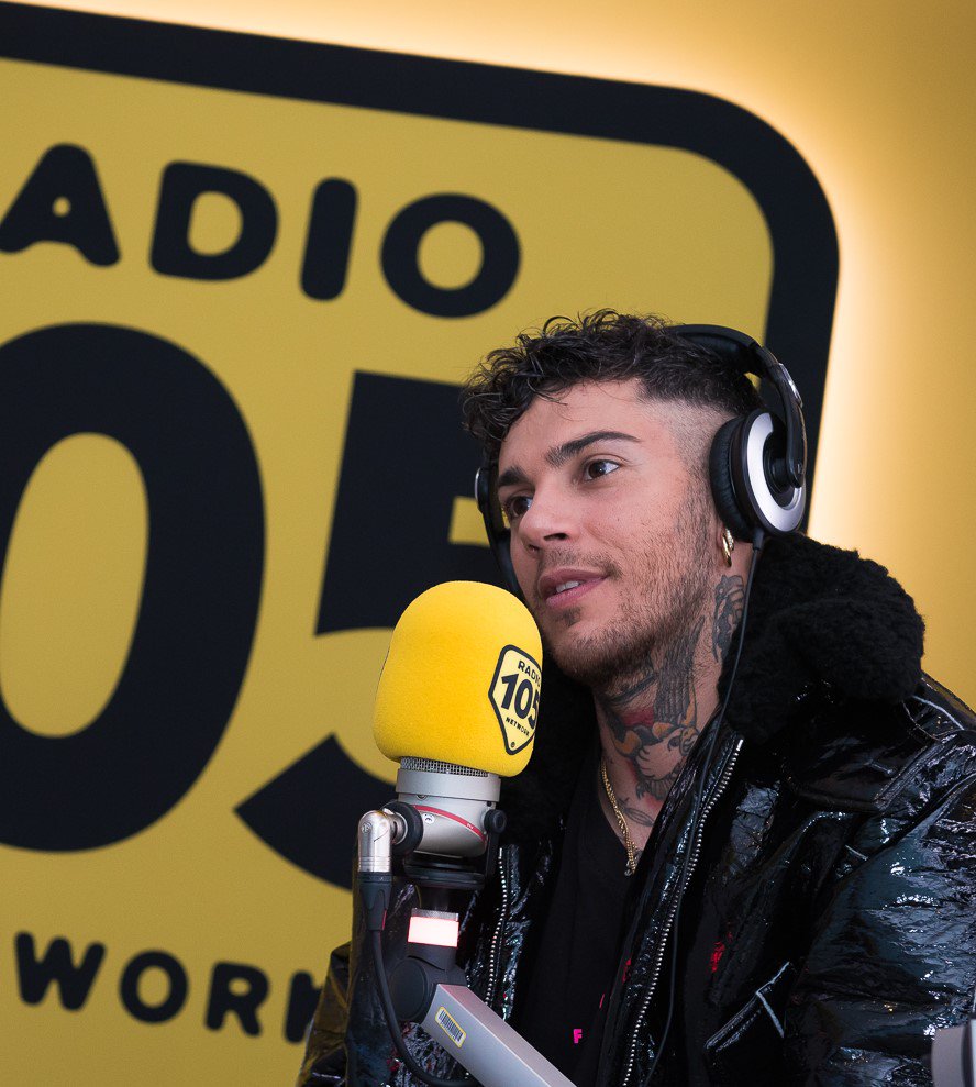 In tour con #Supereroe  <a href="/RealEmisKilla/">Emis Killa</a> è l'ospite di stasera a <a href="/105MiCasa/">105 Mi Casa</a> 💥💥💥
Vi aspettiamo - alle 2⃣0⃣ - on air con <a href="/MaxBrigante/">Max Brigante</a> 🔝
▶ bit.ly/DirettaRadio105
Non mancate‼
#SupereroeTour #EmisKilla #11dicembre <a href="/VivoConcerti/">Vivo Concerti</a> <a href="/CaroselloRec/">Carosello Records</a>