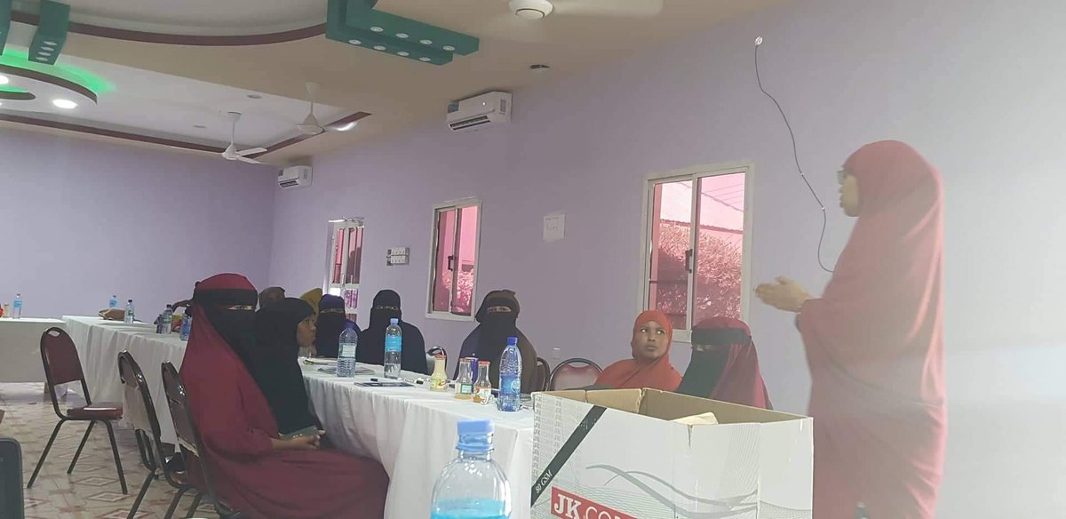SomaliaTides's tweet photo. Ongoing : Day 3 of the 5-day entrepreneurship training to improve skills and capacities of marginalized girls. The training is funded by @UNFPA_SOMALIA and is being implemented by @SomaliaTides https://t.co/nYJSxL2p2M