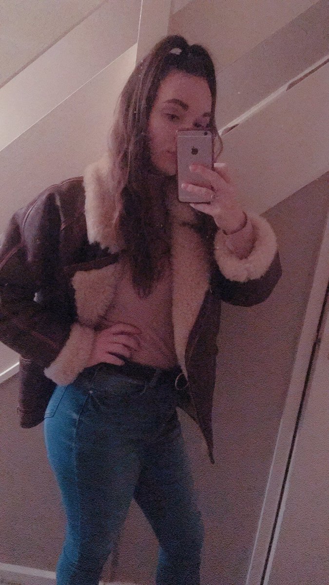 MissShann06's tweet image. So in love with my flying jacket 😍#flyingjacket #fashion #outfit