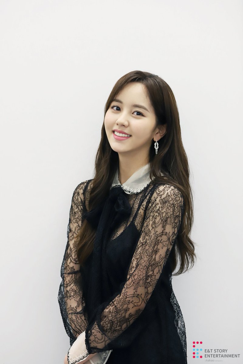 [비하인드] 어제 #MAMA 시상식에 참석했던 소현배우..♡
얼굴 천재인가?ㅠㅠㅠ 공주님인가?ㅠㅠㅠ 모르겠다 (관짜고 눕는다) #김소현