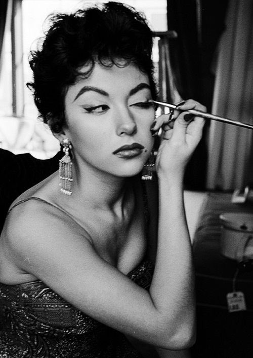 Happy Birthday to Rita Moreno who was born in 1931 and turns 87 today!
Photographed here by Loomis Dean, 1954. 