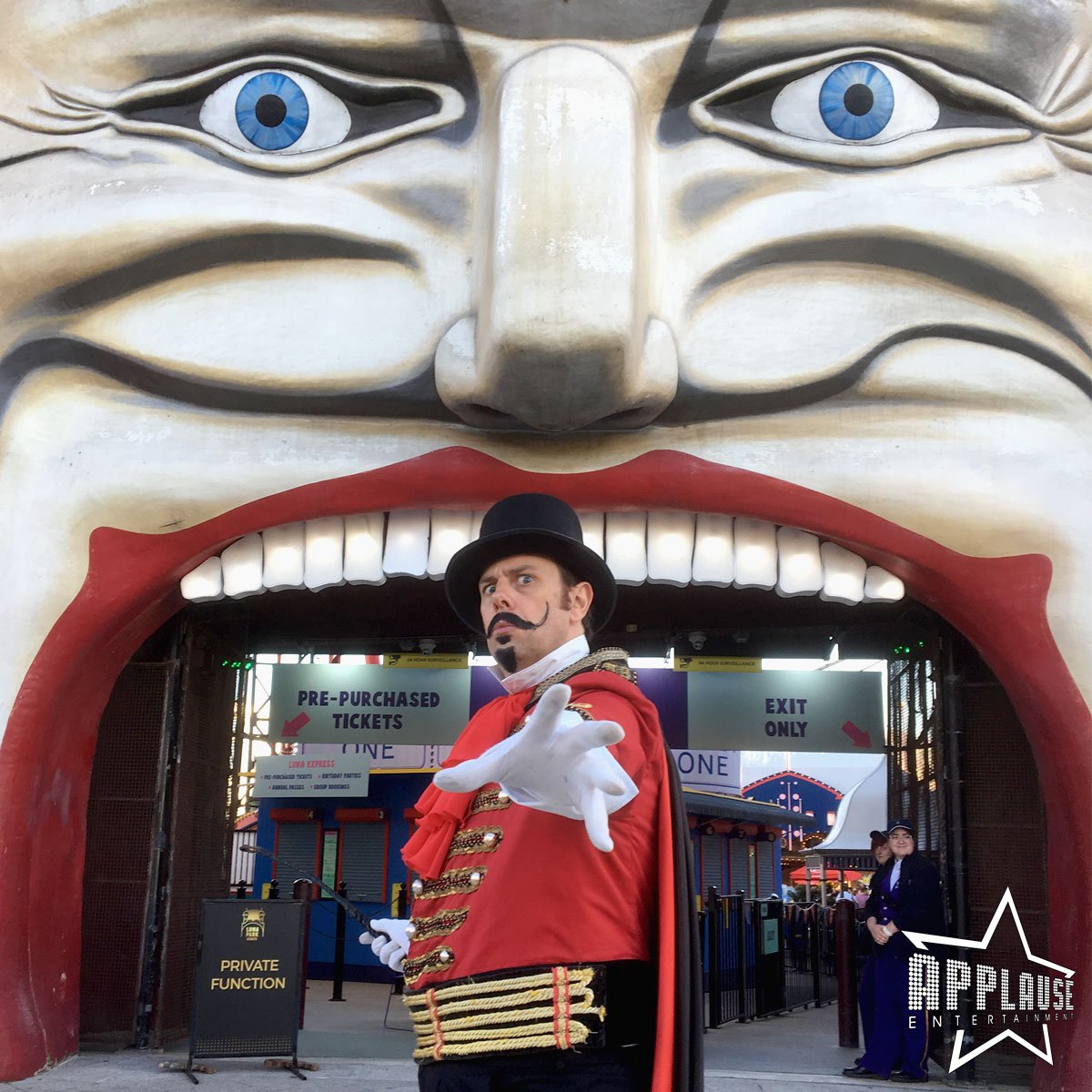 applause_ent's tweet photo. Our Ring Master was there to keep the show on the road at @LunaParkMelb for a corporate circus Christmas event! #ApplauseEnt https://t.co/Y09XHYmq0W https://t.co/g47idkZkHA