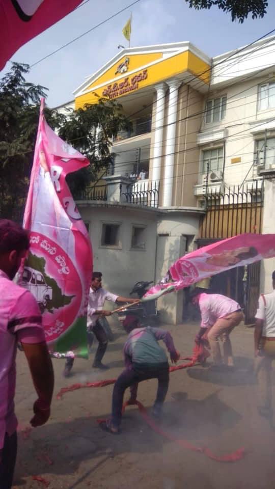 DuIGxLbW0AAFDZB?format=jpg&name=medium