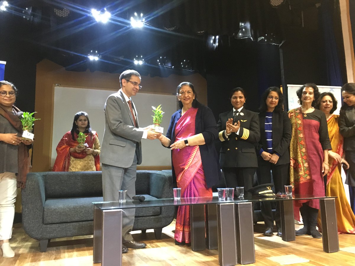 LMIndiaNews's tweet photo. Glimpses from our Delhi #GIAD18, where young girls from various schools participated in an informative session, focused upon the importance of #STEM, and how these subjects can lead to fulfilling careers in aviation. #SkillIndia https://t.co/2ooz78bAVG