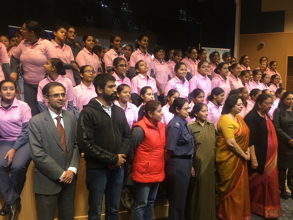 LMIndiaNews's tweet photo. Glimpses from our Delhi #GIAD18, where young girls from various schools participated in an informative session, focused upon the importance of #STEM, and how these subjects can lead to fulfilling careers in aviation. #SkillIndia https://t.co/2ooz78bAVG