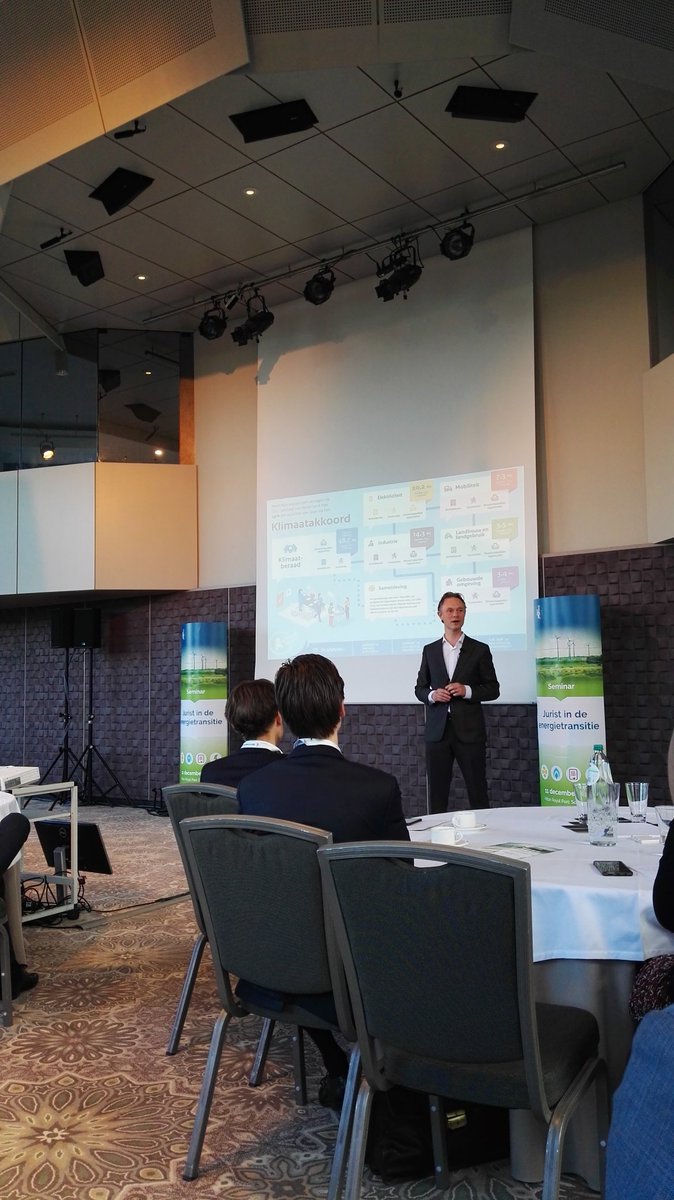 <a href="/olofvdgaag/">Olof van der Gaag</a> <a href="/nvde/">NVDE</a> is spreker bij het @IIRNederland seminar Jurist in de energietransitie. Aan de zaal vol juristen wordt uitgelegd waar de Klimaattafels over spreken, hoe het proces er uit ziet en wat de impact zal zijn van de afspraken