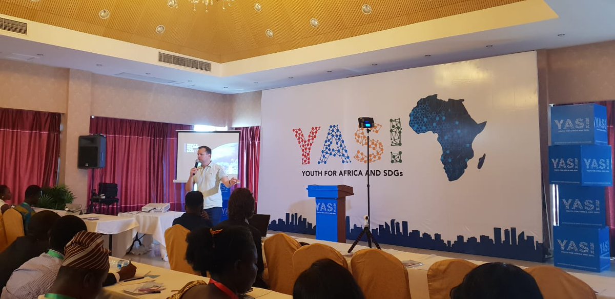 youthafricasdgs's tweet photo. .@AccentureSA's @realrorymoore has taken the stage, sharing his insights on 'Humans vs Machines: The Age of Exponential #Technology'. #YASDGs #YASLaunch2018 https://t.co/Wt9k8SmklU
