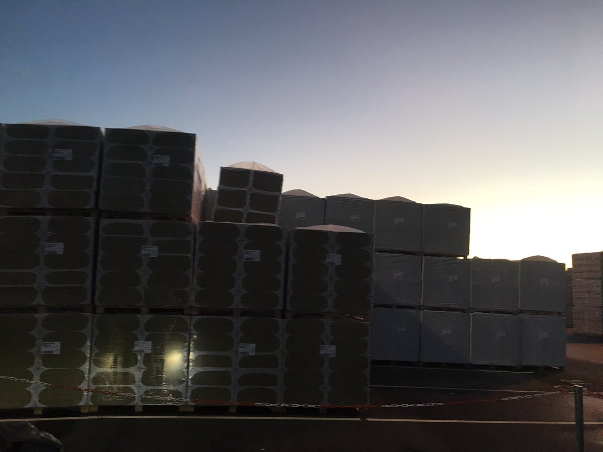 Imponerende fabrik <a href="/rockwooldk/">ROCKWOOL Danmark</a> har i Øster Doense! 2/3 af ROCKWOOLs råvarer er genbrugsmaterialer, det er ressourceoptimering når det er bedst 💪🏼Tak til @ROCKWOOLInt for at værte @DanskIndustris netværksmøde om obligatorisk energisyn for store #dkbiz