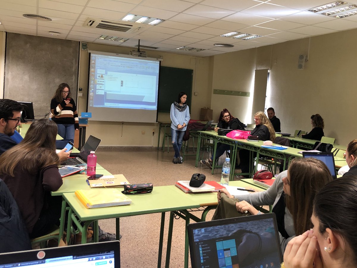 ProfesTIC1's tweet photo. @Int_Sel_TIC #LaClaseDeTic también habla sobre el mismo tema que nosotras! https://t.co/p26yVIx7tA