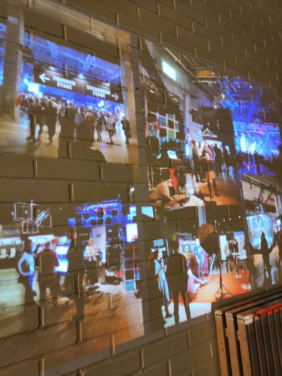 Omnian #digitutor'it olivat työssä oppimassa #slush2018'ssa. Nyt kuulemassa nuorten innostuneita kertomuksia oppimastaan. <a href="/digitutor_omnia/">DigiTutorit</a> <a href="/Omniasome/">Omnia</a> #työelämässäoppiminen #oppimisympäristöt #ammatillinenkoulutus #Uusiamis