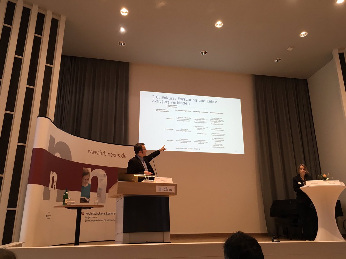 KeRiewerts's tweet image. Praxisbeispiel @bolognalab_HU  von @wolfdeicke beim #Projekt_nexus. #ForschendesLernen