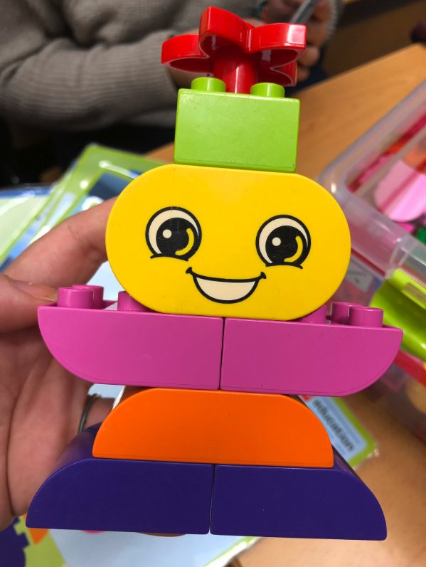 En la <a href="/UJI_noticias/">UJI (cuenta desactivada)</a> #robotizando la #EducaciónInfantil a través de nuestra #metodología #LegoEducation con los #docentes del futuro 🤖 Gracias por lanzaros a construir, a crear, a contemplar... y sobre todo gracias por dejar volar vuestra imaginación ❤️
#MI1013A #RobotixCastellón