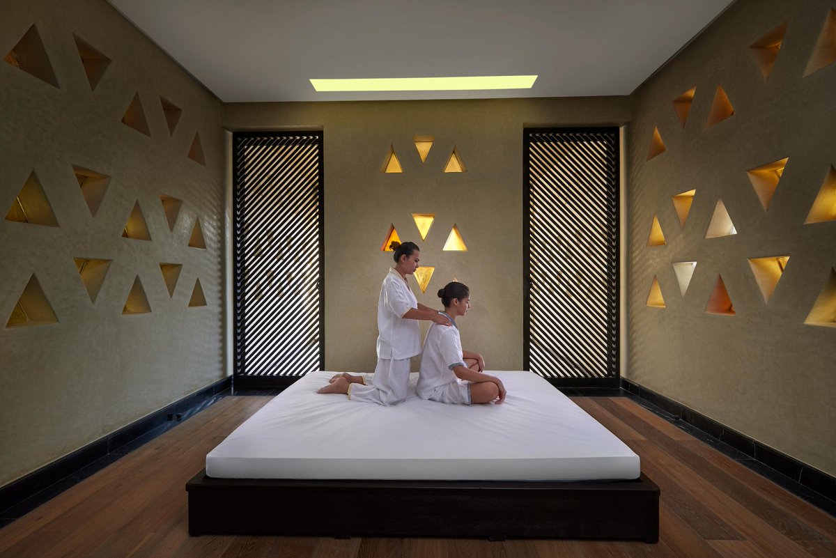 MO_MARRAKECH's tweet photo. Tip of the day:
Today, give your full attention to someone close to you. In the age of distraction, your attention is the greatest gift you can give.
@MO_HOTELS
#MOsilentnight #12daysofsilence #MOspa https://t.co/GFCVrUHbPK