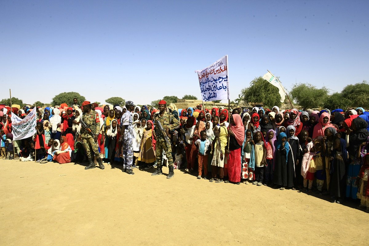unamidnews's tweet photo. Thousands of #Darfuris celebrate as registered areas in Kulbus Locality, West #Darfur are declared free of #ExplosiveRemnantsofWar by #UNAMID & the Government of Sudan (GOS). UNAMID Deputy Head @Kikigbeho & GOS officials graced the occasion. #UNAMID4Darfur https://t.co/8VIQQTu0DF