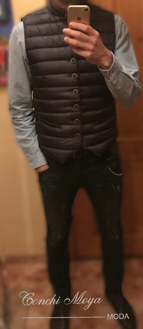 conchi_moya_'s tweet photo. Los chicos también confían en #ConchiMoyaModas para sus eventos navideños. 🎄
- Chaleco: "Thomas Saint London". 🇬🇧
- Pantalones: "Sidecar" 👖
#Moda #Hombre #Calasparra https://t.co/MdukkkYTwN