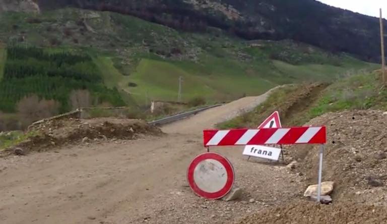 identitagolose's tweet photo. Abbiamo salvato la @TumaPersa.
Un successo la mobilitazione: la Regione s'impegna a risolvere il problema della strada d'accesso al caseificio Passalacqua https://t.co/nTRNvpH7x2 #savetumapersa https://t.co/kPwJLIorCT