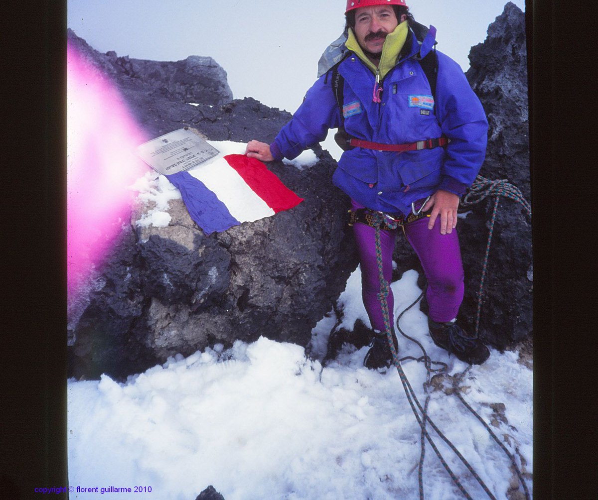 flo7449's tweet photo. #InternationalMountainDay Bonne journée à vous les twittos. #Kilimandjaro #Carstensz #EverestBaseCamp #Denali #7SummitsChallenge https://t.co/w20TT8e2C9