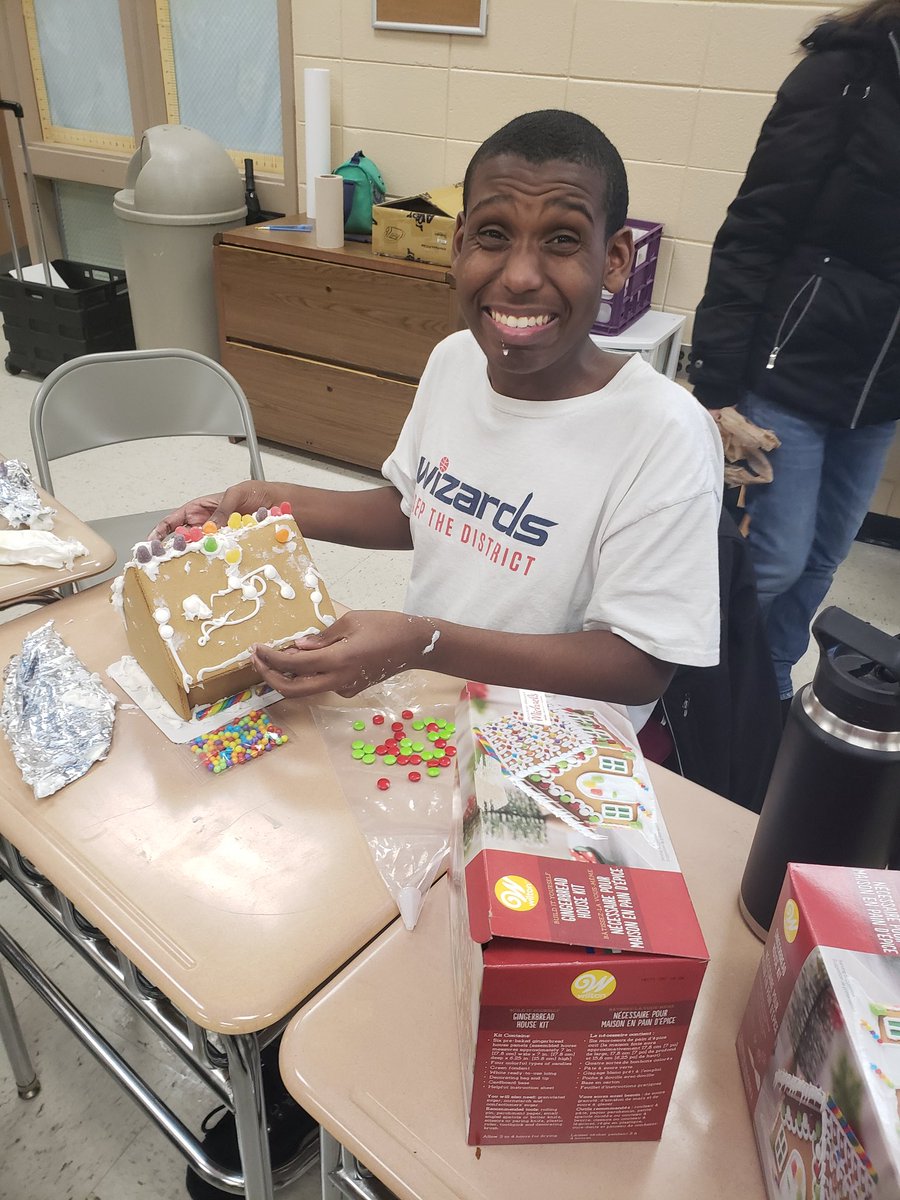 Coach_MCotton's tweet photo. Thank you Mr. Satterfield for supplying us with an awesome and festive way to work on following directions,  fine motor skills,  and creativity - which are all amazing enjoyment skills!!! @hcpss_lrhs @LRHSBestBuddy @msamandamalone @Jeremy_Huffman9 🖤💜🖤💜 https://t.co/WVDCA41iY0