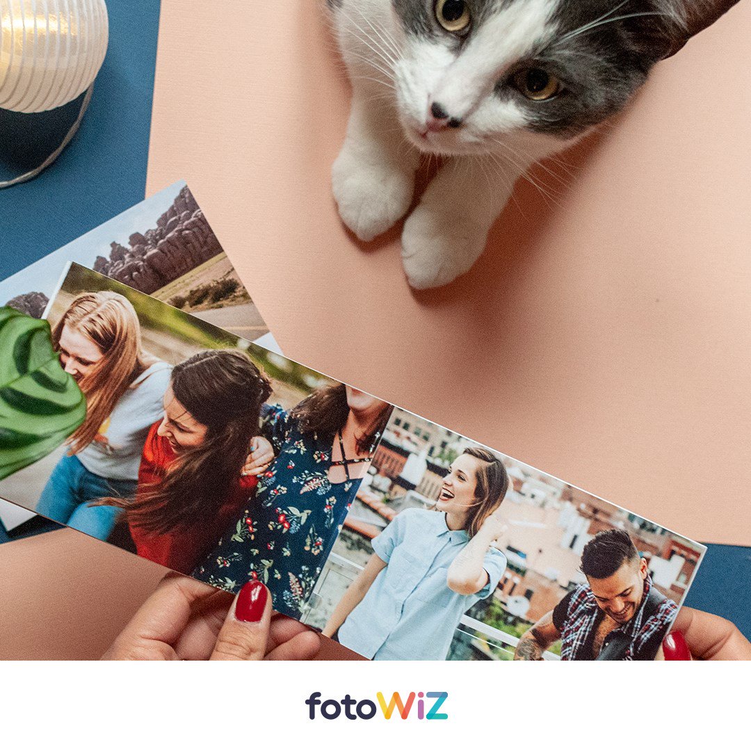 Besoin d'aide dans cette course aux idées de cadeaux ? 
Heureusement que nous sommes là et que nos beaux albums photos aussi 😁
👉 fotowiz.fr

#photo #calendrierphoto #fotowiz #albumphoto #cadeauxnoël