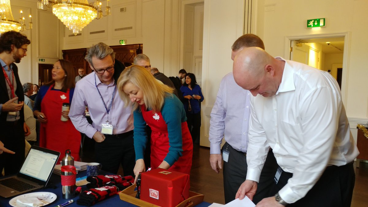 ‘Tis the season of giving 🎁 Staff at #CanadaHouse are donating their time and money to help charities here in the UK and in Canada. 🇨🇦🇬🇧