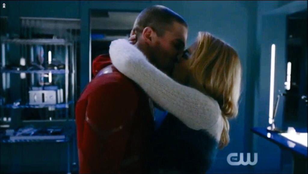MaryScarpati's tweet photo. Love is too small a word ❤ #olicity #Elseworlds https://t.co/pMPt5E8PzW