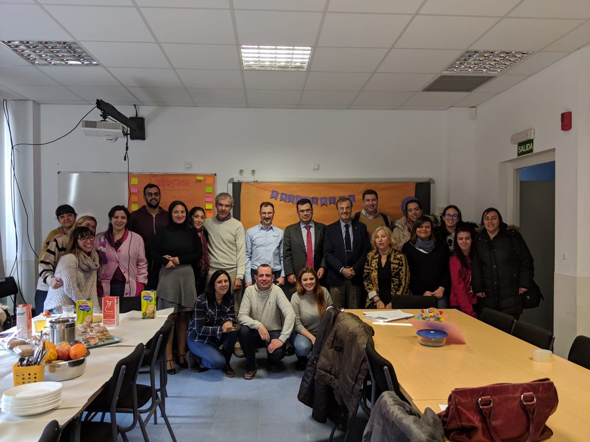 sanz_ismael's tweet photo. Felicidades a todos los docentes del CEIPSO Maestro Rodrigo de Aranjuez, un gran centro que trabaja la oratoria, robótica y el pensamiento crítico desde pequeños  @aranjuezocho https://t.co/xI0JWSt3d7