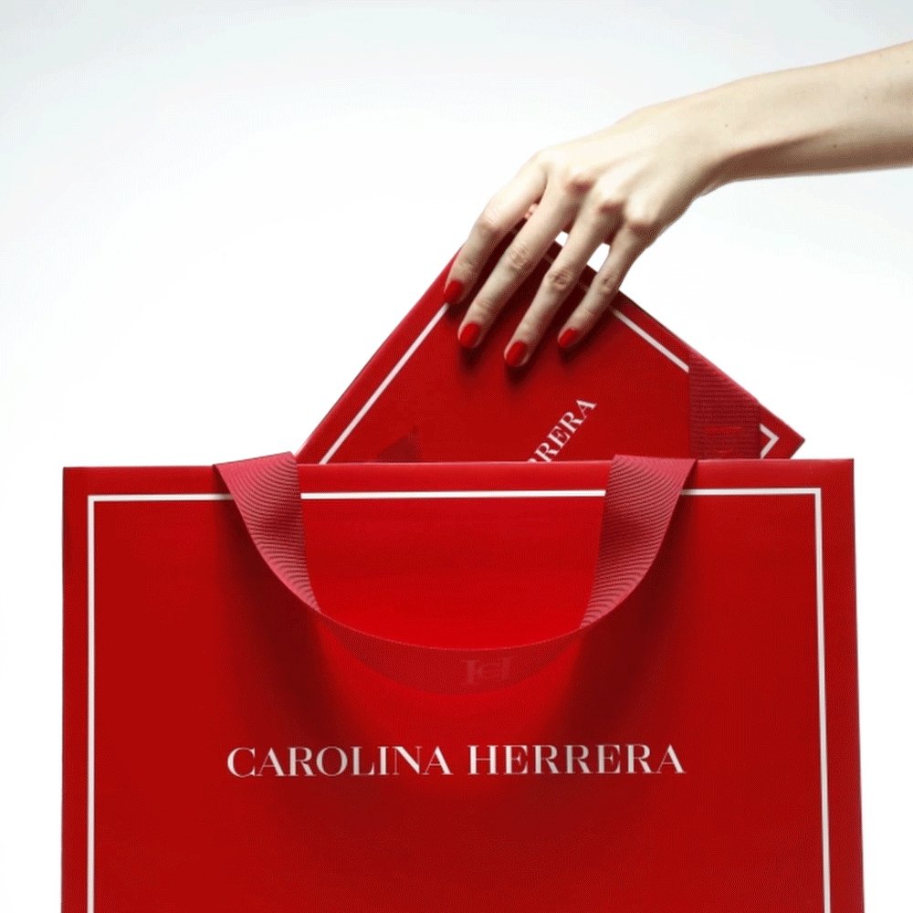 favorito nombre Mencionar WorldDutyFreeSpain в Twitter: „Estas fiestas regale su perfume especial de Carolina  Herrera de un modo mucho más original con nuestra icónica caja de regalo  roja de Carolina Herrera #AlegriaComesInRed https://t.co/X5UFSFjykF“ /  Twitter
