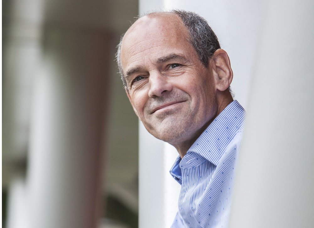 Bij het debat over Kamerbrief 'Toekomst van rekenen in het vo en mbo' is het goed over de grens te kijken, betoogt #HU lector @PaulDrijvers in <a href="/volkskrant/">de Volkskrant</a>: "Ons onderscheid tussen rekenen en wiskunde bevordert het denken in doorlopende leerlijnen niet." social.hu.nl/2C42ZBL