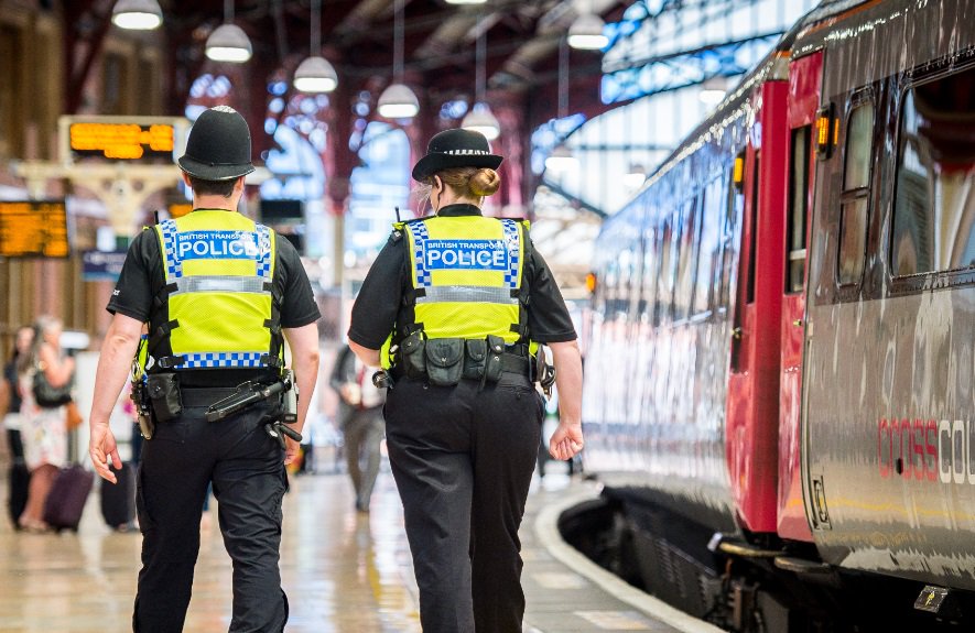 Were you the mystery member of the public who gave CPR to a man in cardiac arrest at Marylebone station on Saturday morning? 🚑

You saved his life and his family would love to be able to say thank you.

Get in touch with us by texting 61016 and quoting reference 233 of 08/12/16.