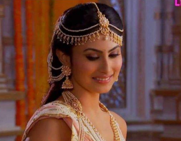 Sati (Mouni Roy)- Devon Ke Dev MahadevYou can't help but feel for her as she struggles between being a human and a goddess.