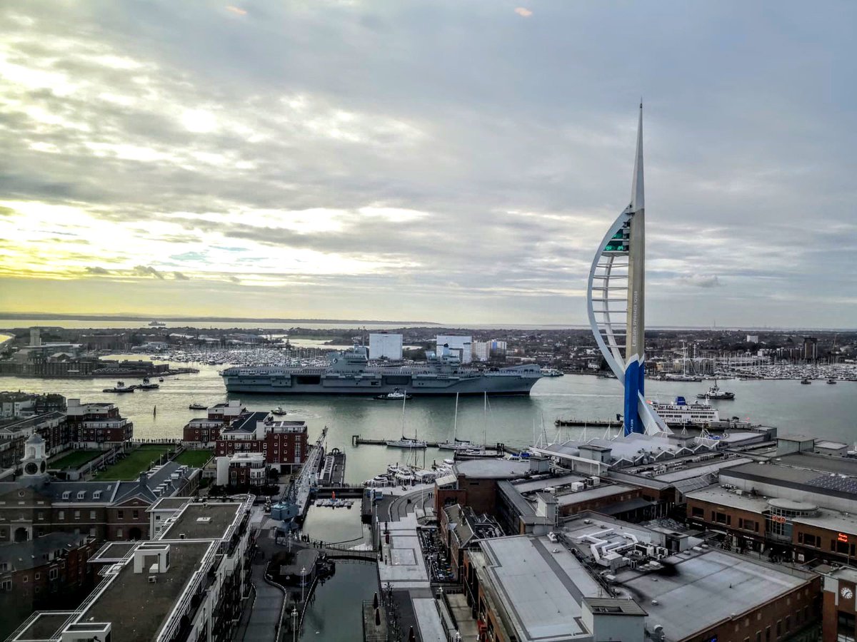 The Queen Elizabeth @HMSQnlz returning #home yesterday for #Christmas #Navy #view <a href="/GunwharfQuays/">Gunwharf Quays</a> #Spinnaker