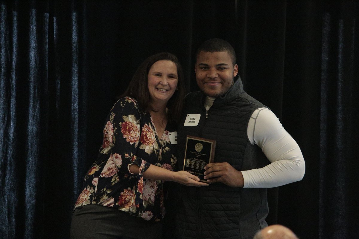 What a privilege to present the Outstanding Freshman award to <a href="/IsraelAntwine/">IzzyReal</a>! He’s a remarkable young man💛🖤