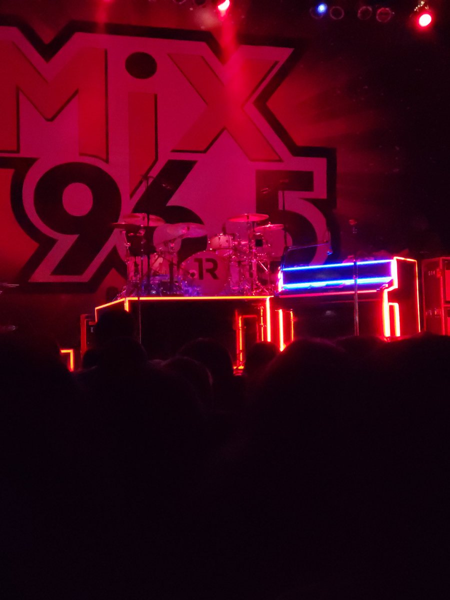 FIVE4Jacqueline's tweet photo. @Mix965Houston @OneRepublic
@mattnathanson
I had an amazing night at #Mixmas2018 I'm a huge One Republic fan and loved their show, but as a first time Matt Nathan show I was super impressed!!! Loved Matt Nathanson, great show man ๐ their opening bands were really cool too. https://t.co/YCc1oUgte6