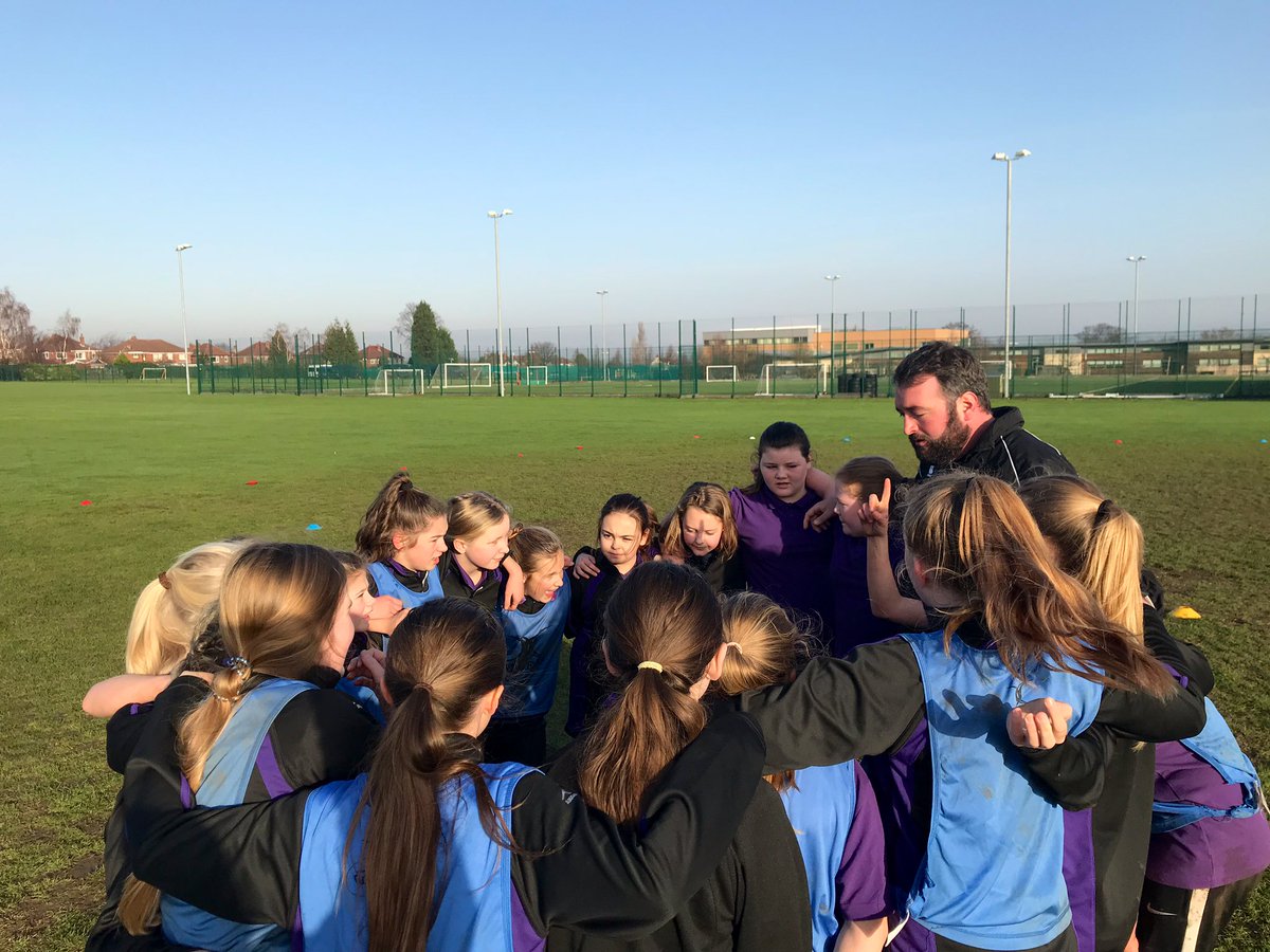 Girls rule at rugby 🏉💜#noughtsandcrosses #rugbyready #cards #QuilterKidsFirst #cbreallschools <a href="/RFU_schools/">RFU Schools Rugby</a>