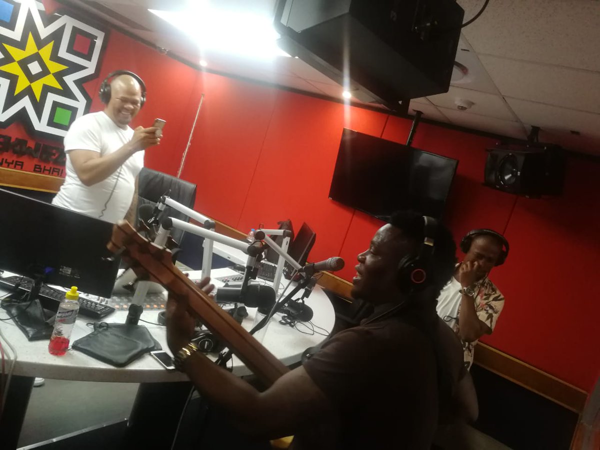 therealkadaf's tweet photo. Thank you @motswedingfm for an awesome unplugged session #Kadaf https://t.co/VNK8N4N778