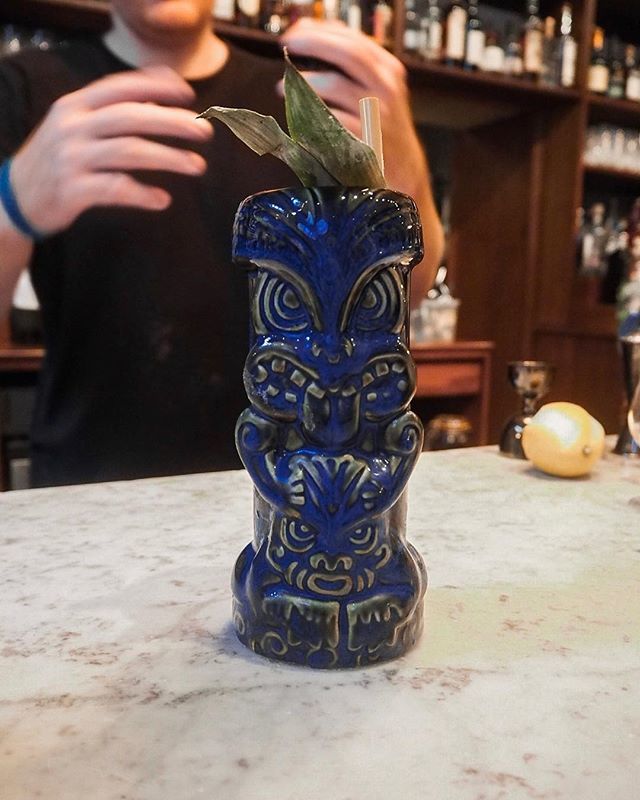 It may be getting colder, but we’re still bringing the summer tiki vibes with our glassware. 
#cocktail #whiskycocktail #irish #whisky #cocktailrecipe #cocktailbar #whiskybar #london #londoncocktailbar #londonspeakeasy #50bestbars #londonwhiskybar #worldsbestbars #drinkpunch…